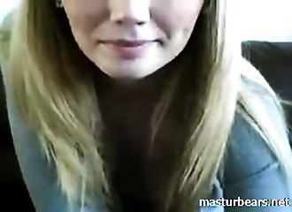 Caresses clitoridiennes seins nus