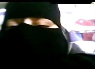 Une beurette voilée intégralement baisée en POV