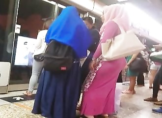 PAas sur que cette beurette porte une culotte!