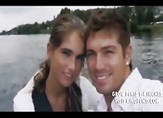 Bombe sodomisée sur un bateau par son petit copain