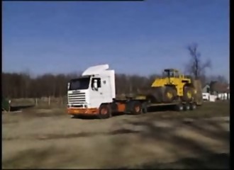 Un routier sodomise sa jolie passagère