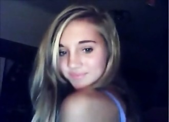 Webcam en solo avec une blonde impudique