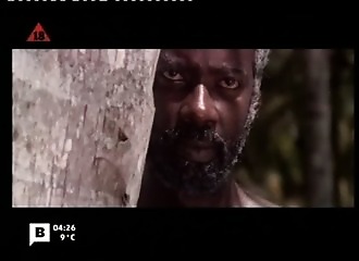 Emmanuelle sent la bite d'un noir la baiser