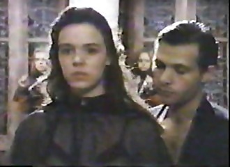 Esclave sexuelle enchaînée et à leur merci