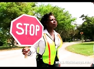 Une black divorcée taille une pipe