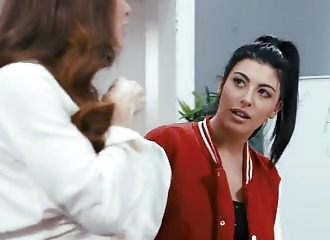 ?She catches a lesbian colleague sniffing her panties